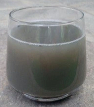Sporco estratto durante lavaggio materassi Acqua sporca estratta durante lavaggio materassi a domicilio